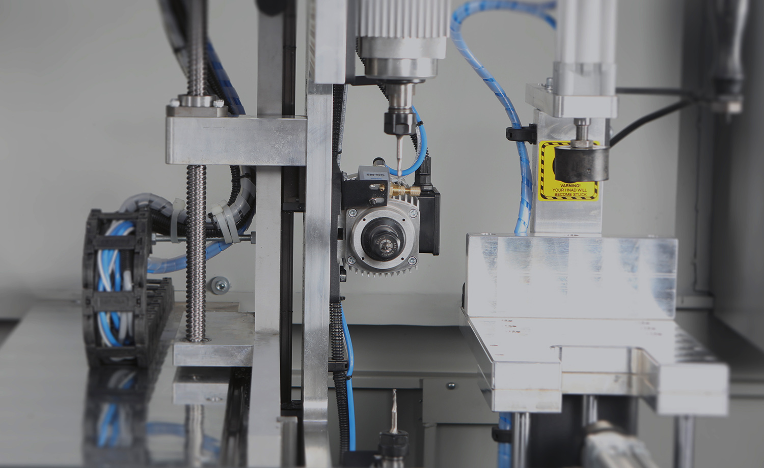 Stroje pro hliníkové profily